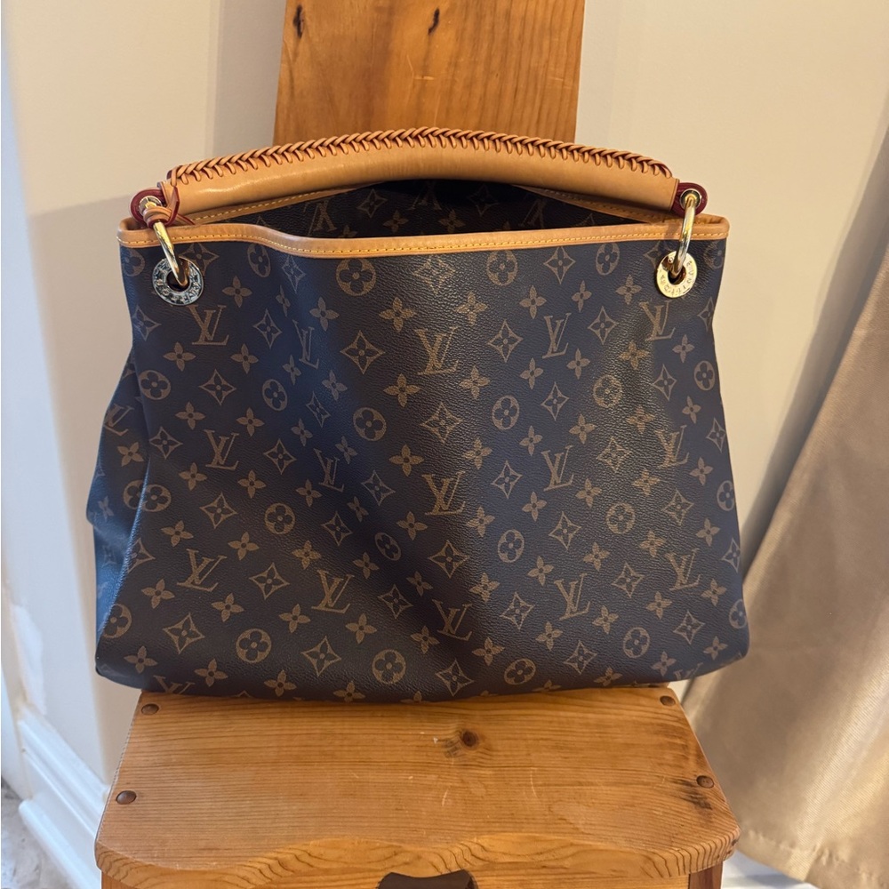 Louis Vuitton Artsy 🔴SOLD🔴
